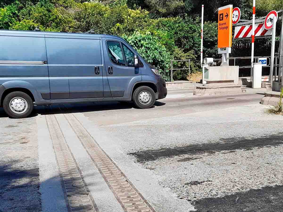 Barrieres_péages_KOMPAQDRAIN.jpg