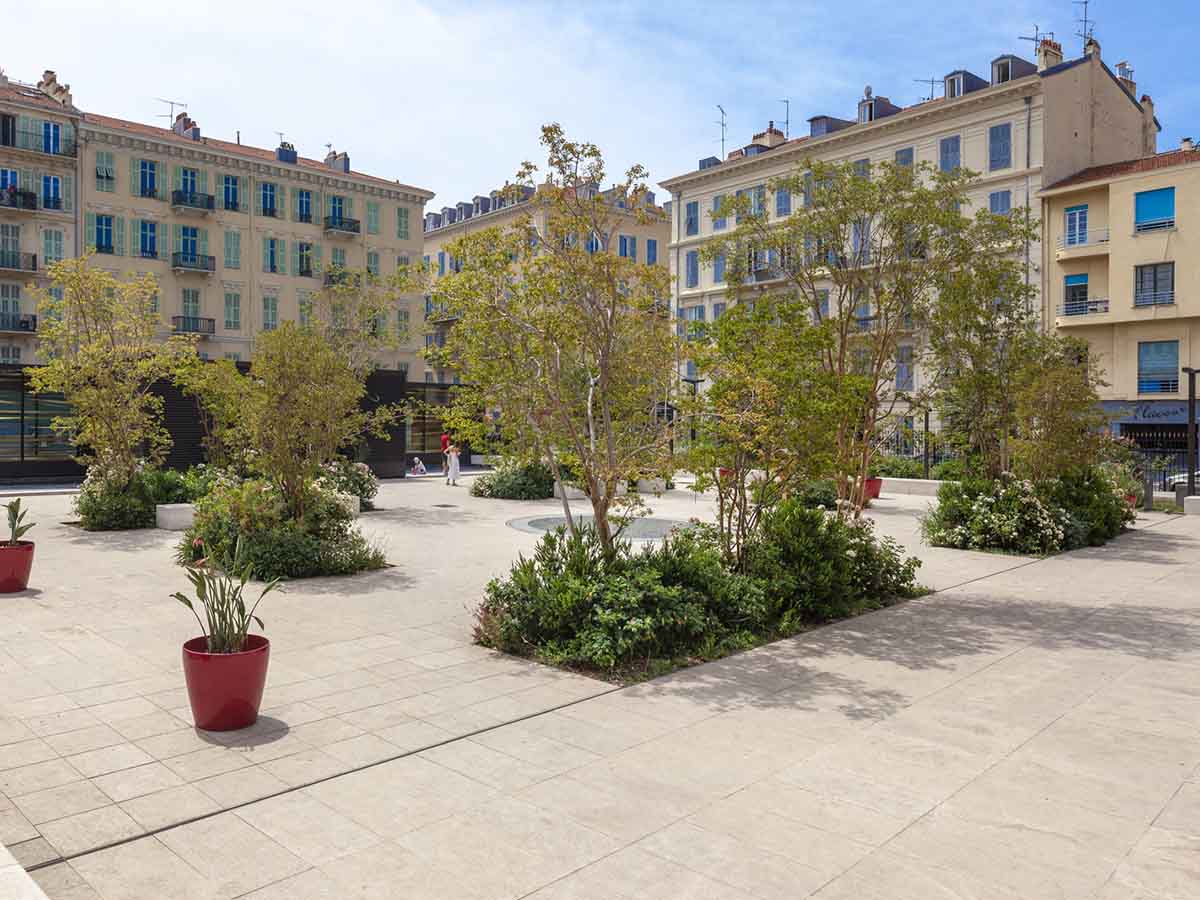 Square Durandy avec grilles à fente laterales