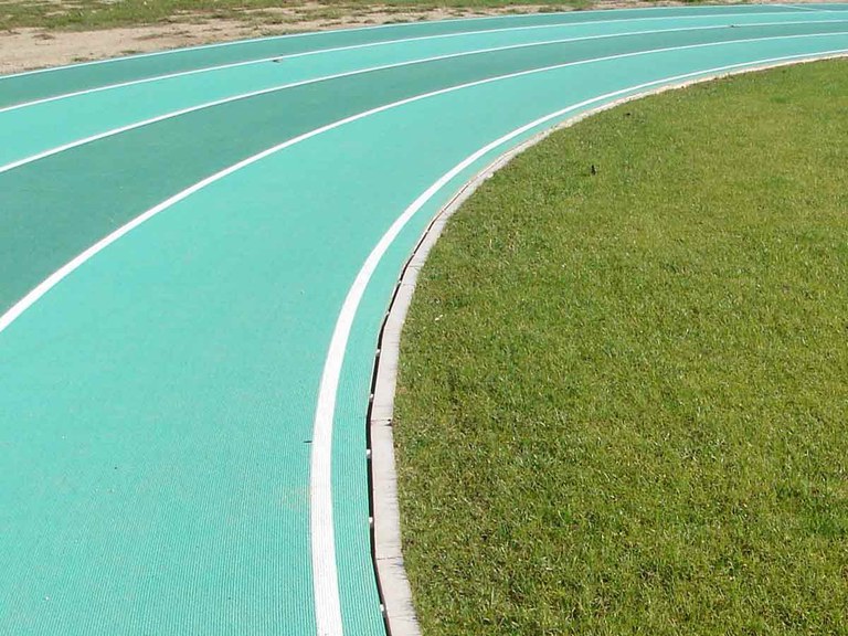 Canale di drenaggio nascosto ideale per pista di atletica