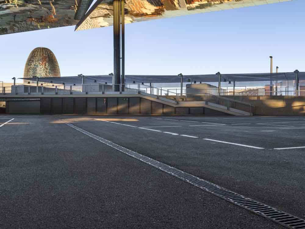 Foto n. 4 del progetto Canali di drenaggio ULMA presso il Mercat dels Encants, Barcellona