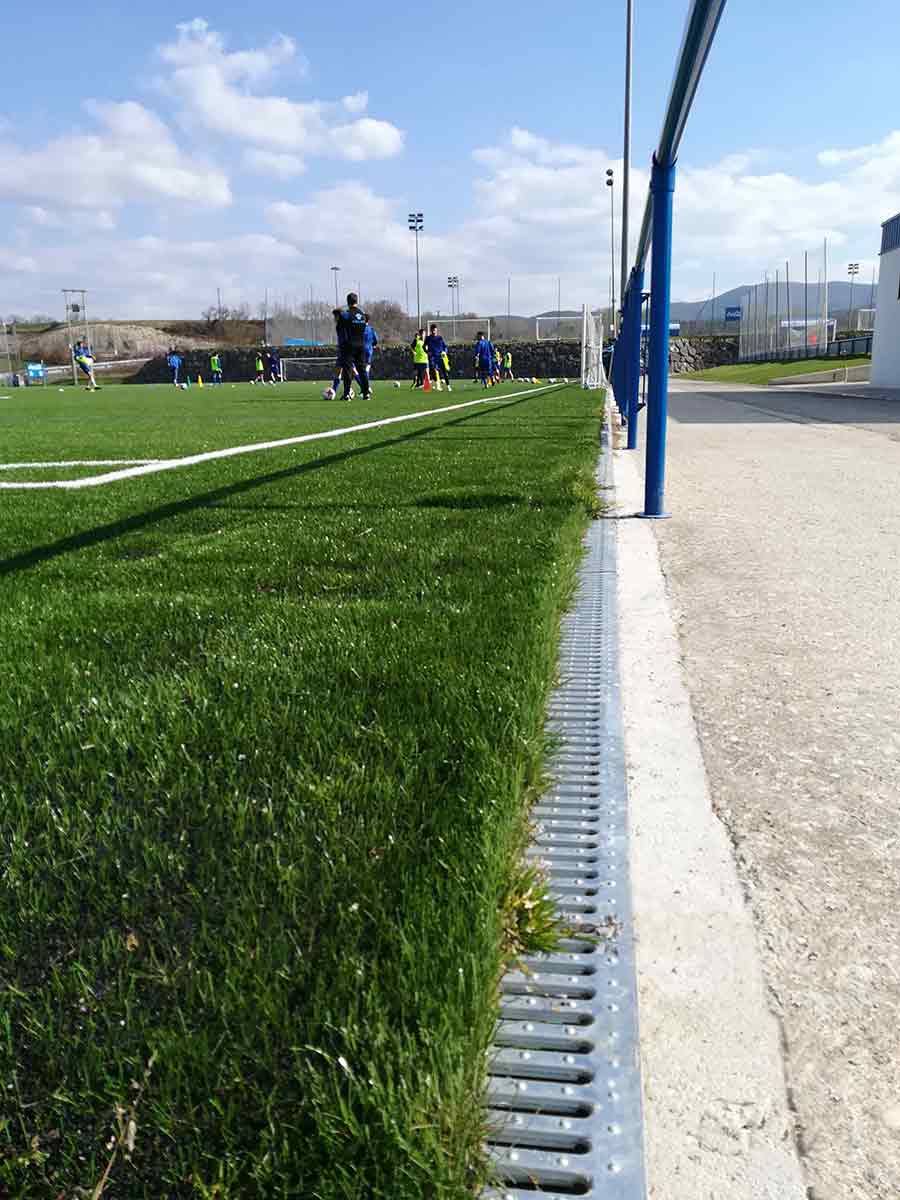 Foto n. 3 del progetto Canali di drenaggio ULMA nel campo di allenamento dell'Alavés