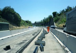 Foto n. 3 del progetto Canali ULMA sulla superstrada Firenze-Pisa-Livorno
