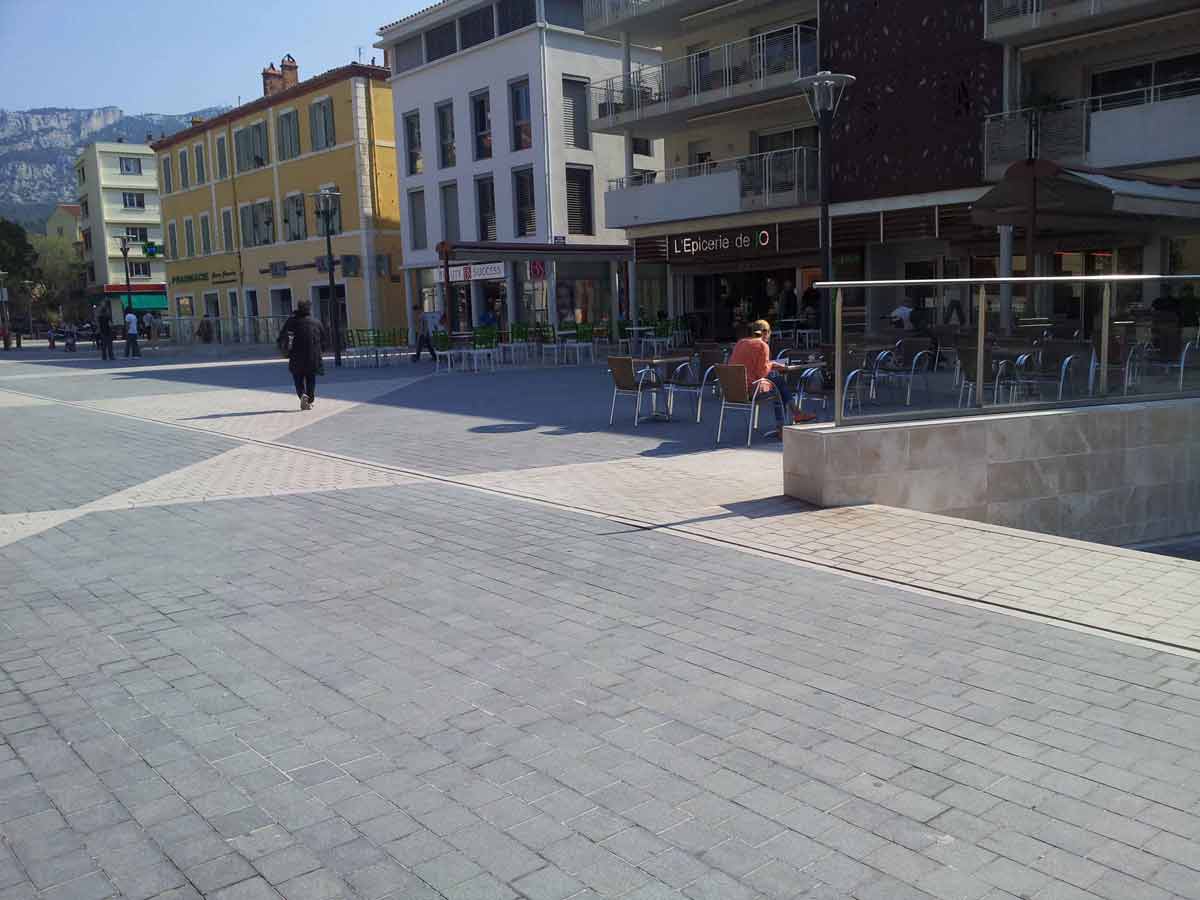 Foto n. 2 del progetto Piazza Jean Jaures - Francia