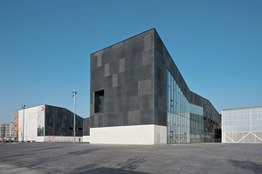 Foto n. 1 del progetto Effetto ottico con la textura Acqua nel Centro Civico Ibaiondo