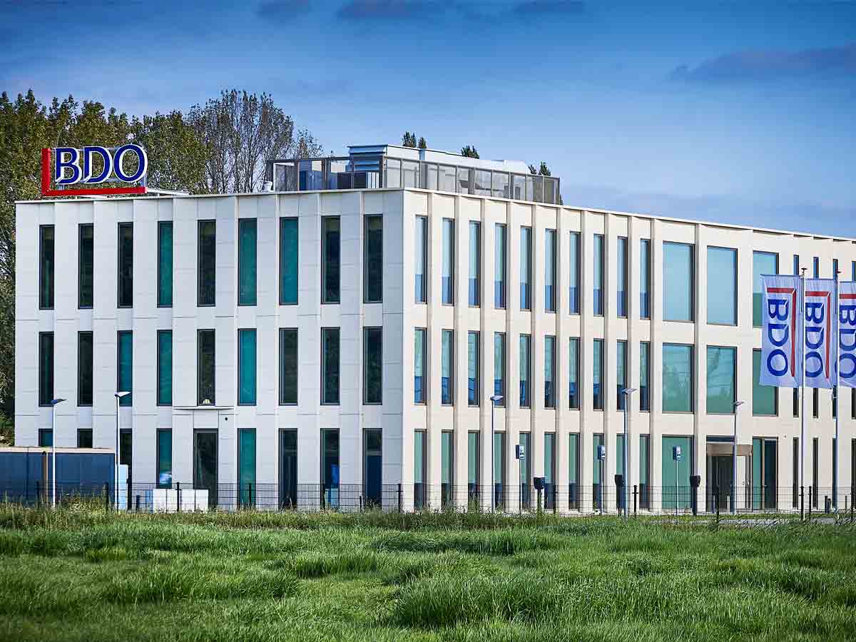 Facciata ULMA nell'edificio più ecologico di Breda