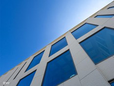 Foto n. 3 del progetto Facciata ULMA nell'edificio più ecologico di Breda