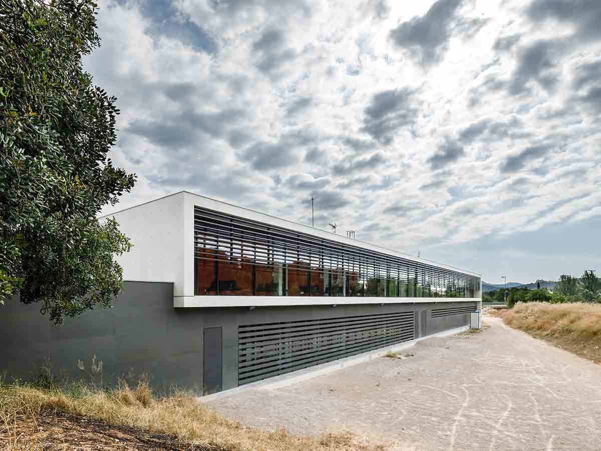 Facciata ventilata del Centro Josep Beltrán y Miret di Barcellona