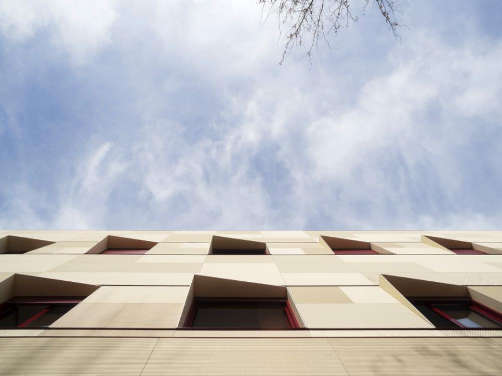 Foto n. 2 del progetto Facciata ventilata ULMA con effetto ottico