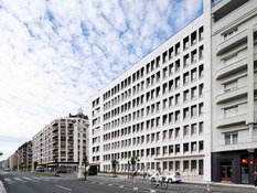 Foto n. 2 del progetto Movimento e ritmo sulla facciata di una clinica urbana