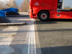 Foto 1 do projeto Canal KompaqDrain® no pedáio da Autoestrada AP-1 de Norte da Espanha
