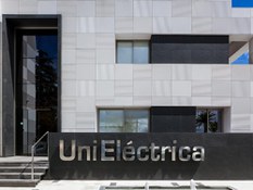 Foto 6 do projeto Fachada ventilada de concreto polímero ULMA na sede da Unieléctrica