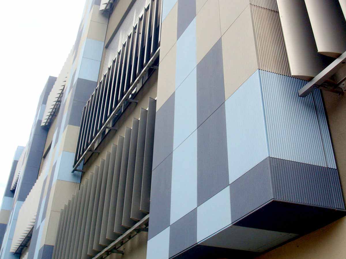 Fachada técnica da ULMA para o colégio Marista Champagnat