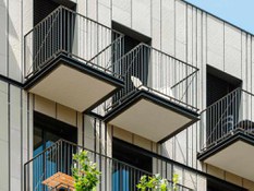 Foto 5 do projeto Solução de lâminas verticais com junta de 20 mm para residência