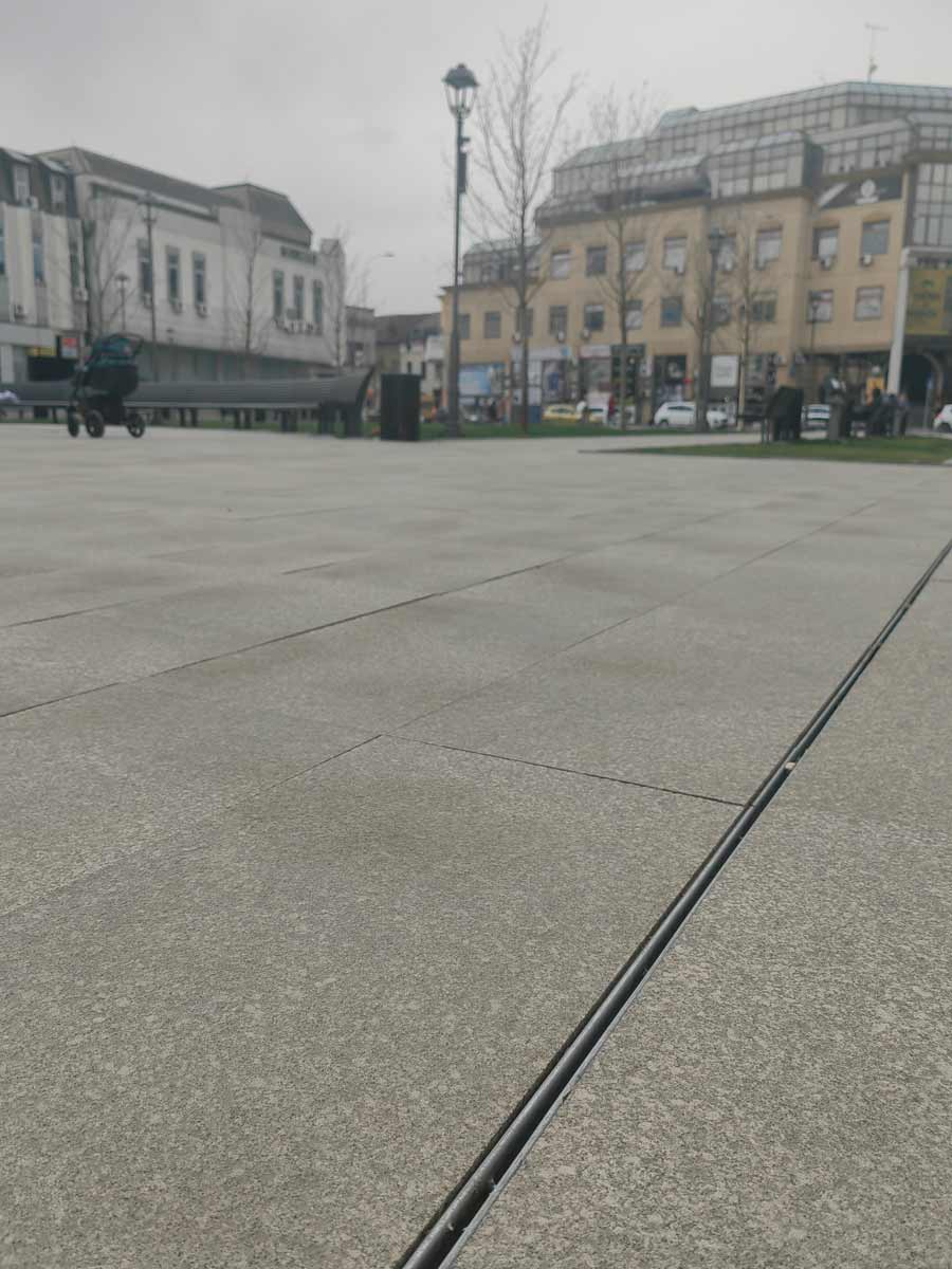 Foto 6 do projeto Labirintos subterrâneos e drenagem eficiente para praças
