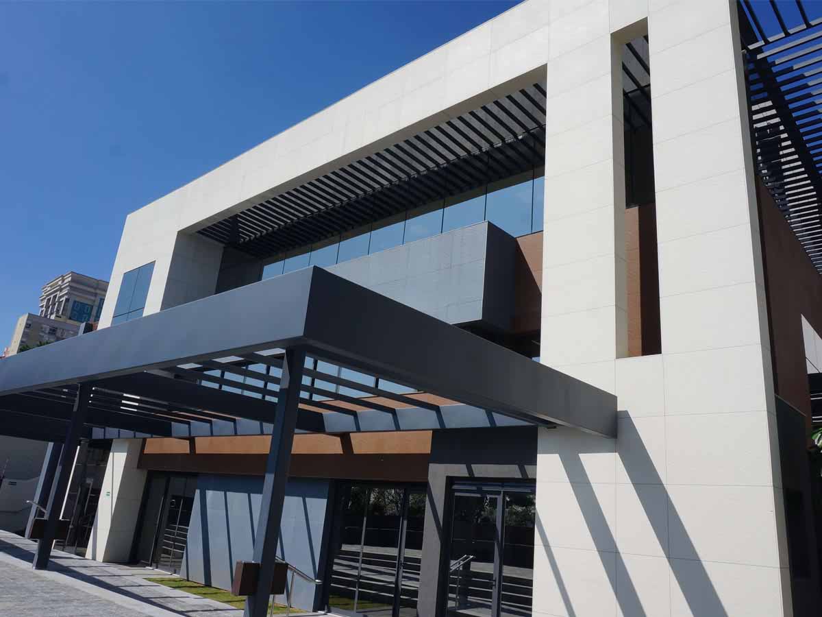 A nova sede do SINAFER-SP reformada com a fachada ventilada da ULMA