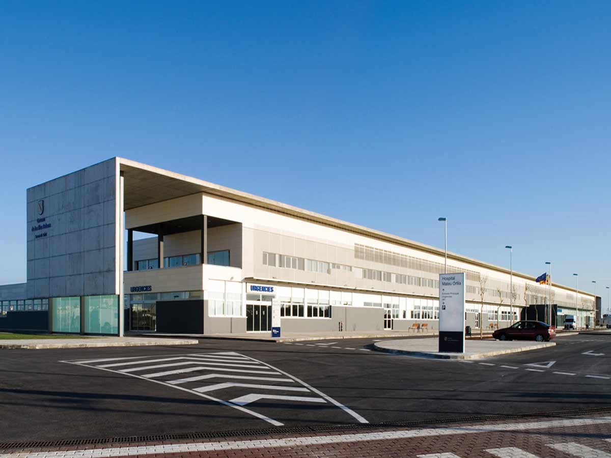 Fachada ULMA no Hospital Geral de Menorca