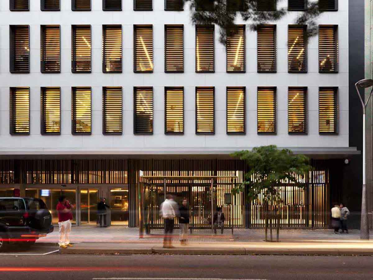 Reabilitação com Fachada Ventilada ULMA em Barcelona