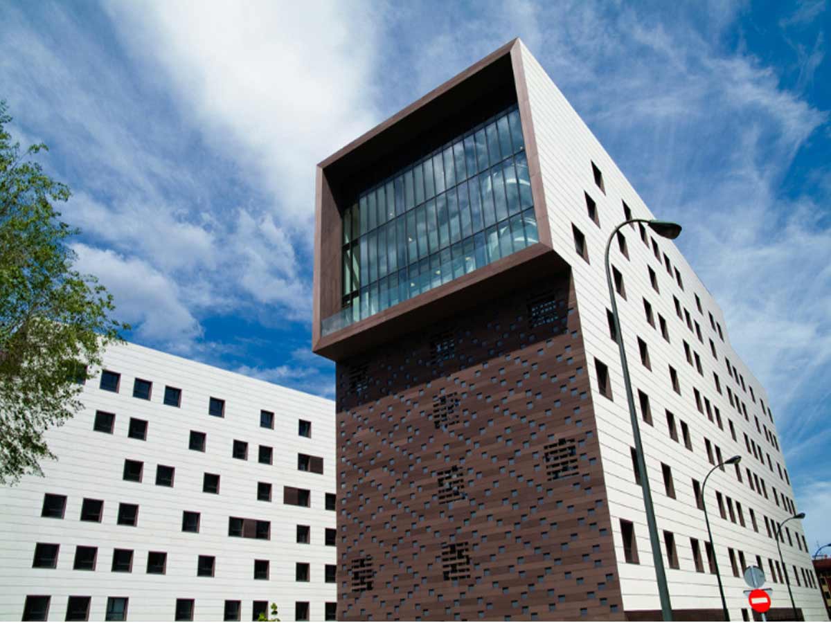 Residência BBK em Bilbao, com 6.000 m2 de fachada ventilada ULMA