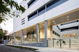 Foto 4 do projeto Uma fachada limpa, simples e duradoura em Madrid