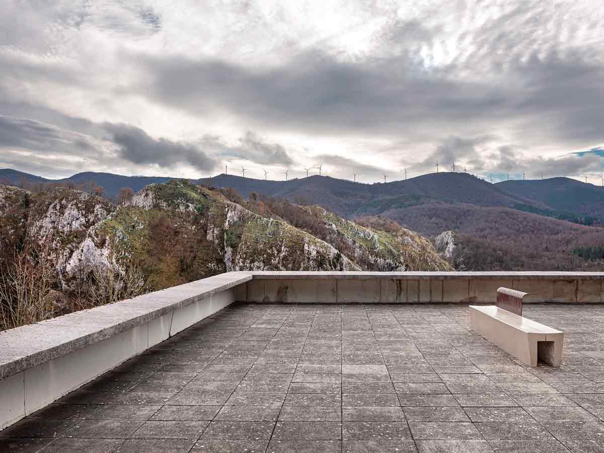 Porquê os bancos ULMA em Aránzazu? Porquê os bancos ULMA em Aránzazu?